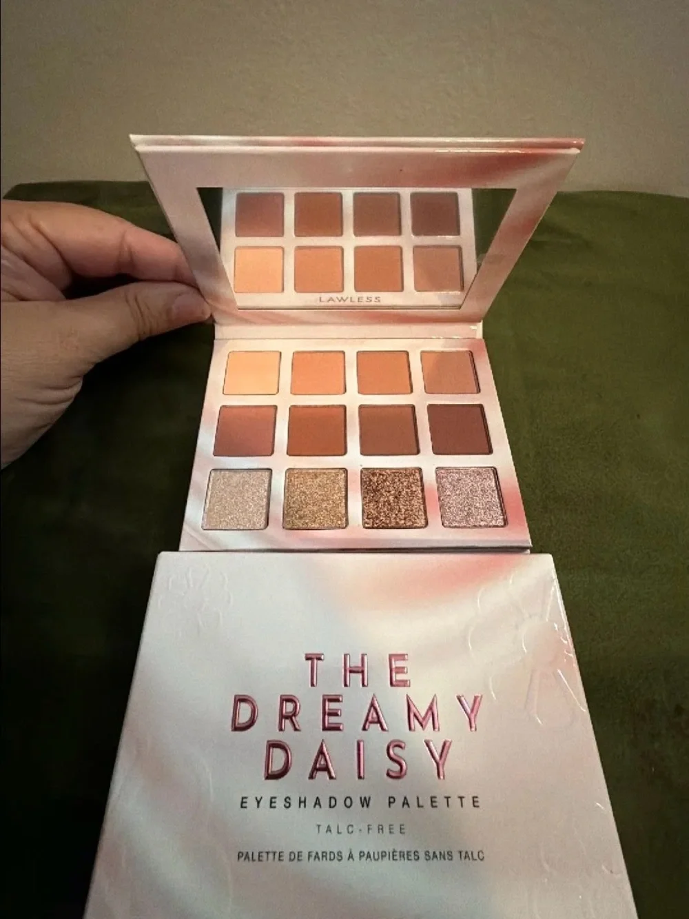 NIB Lawless Dream Daisy Palette